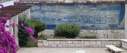Fassade eines Hauses im Bairro Alto