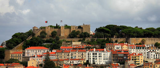 Castelo Sao Jorge ueber der Stadt