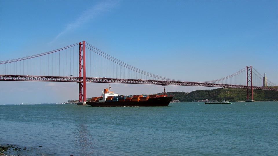 Ponte De 25 Abril Hangebrucke In Lissabon