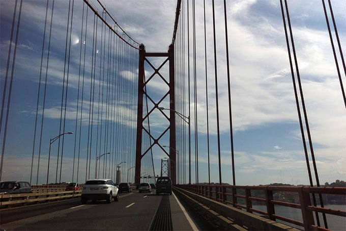 auf der Ponte de 25 Abril